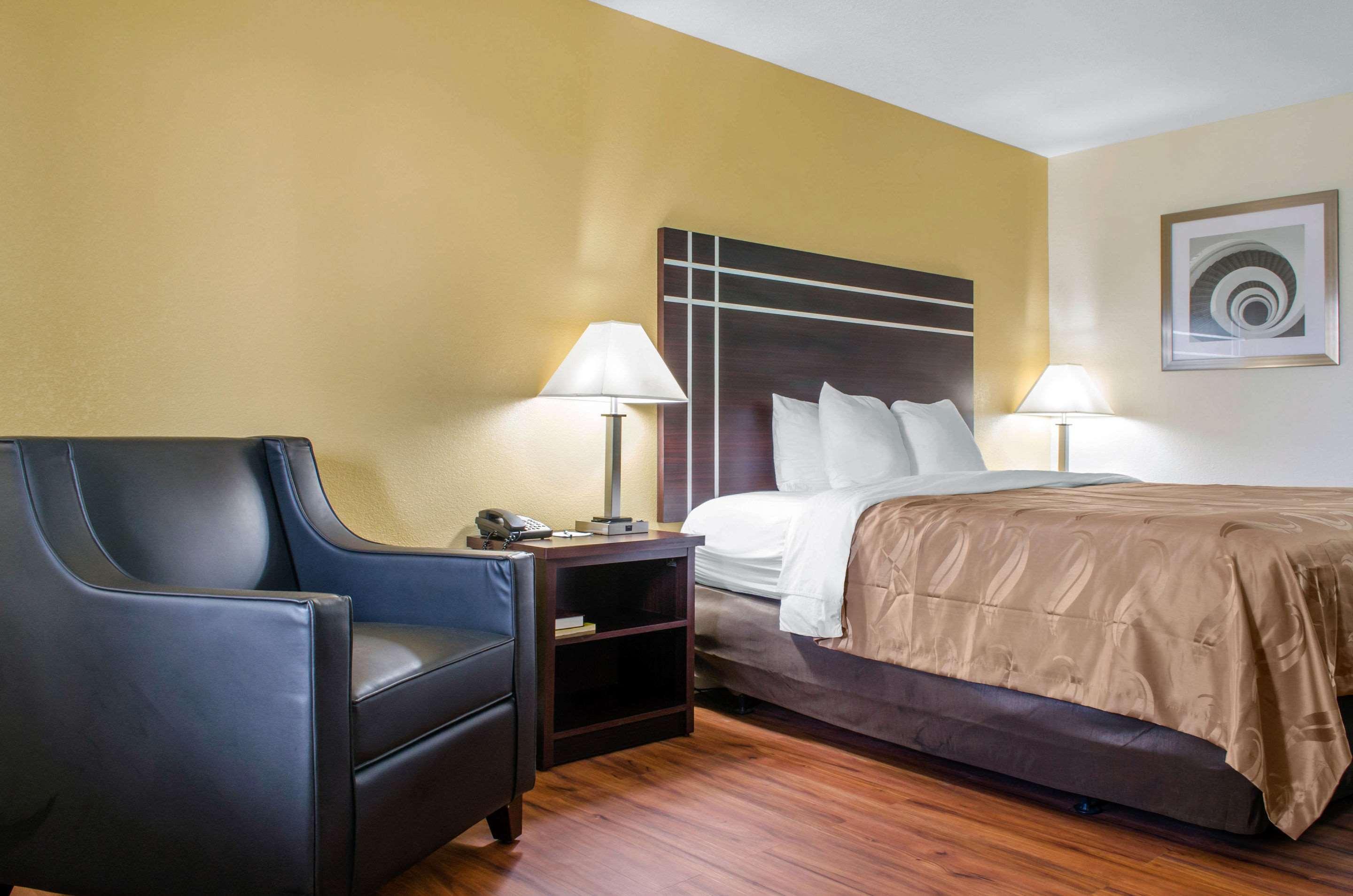 Quality Inn McComb Bagian luar foto