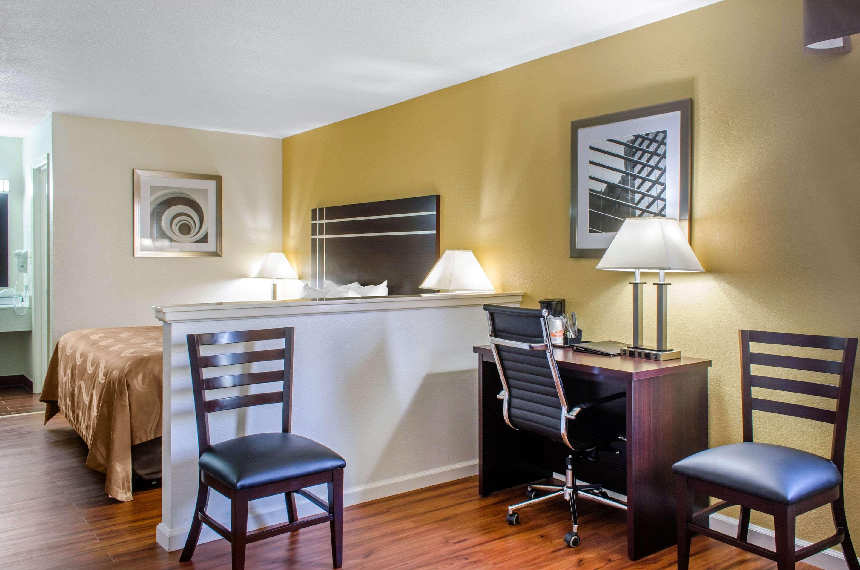 Quality Inn McComb Bagian luar foto