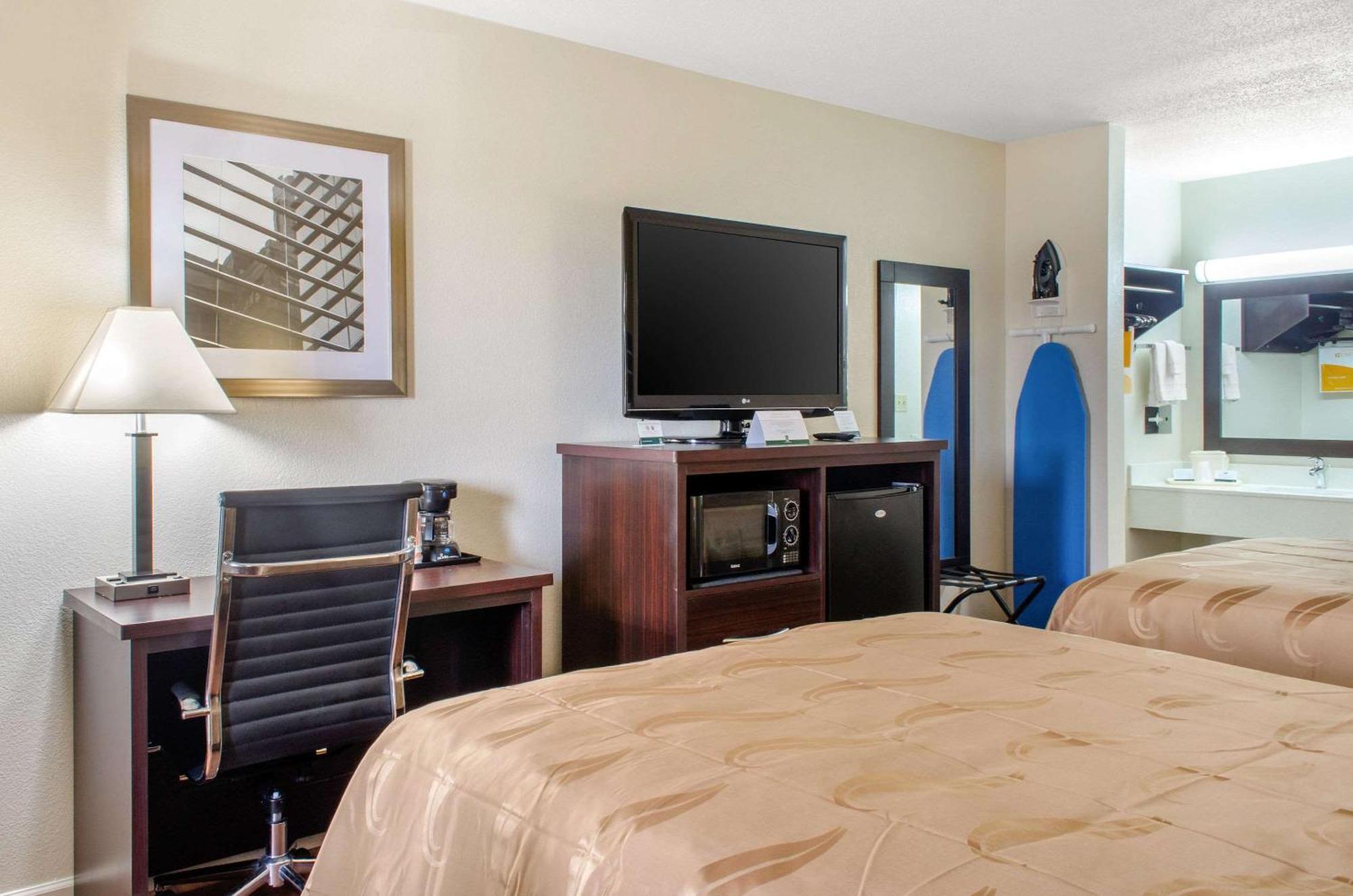 Quality Inn McComb Bagian luar foto