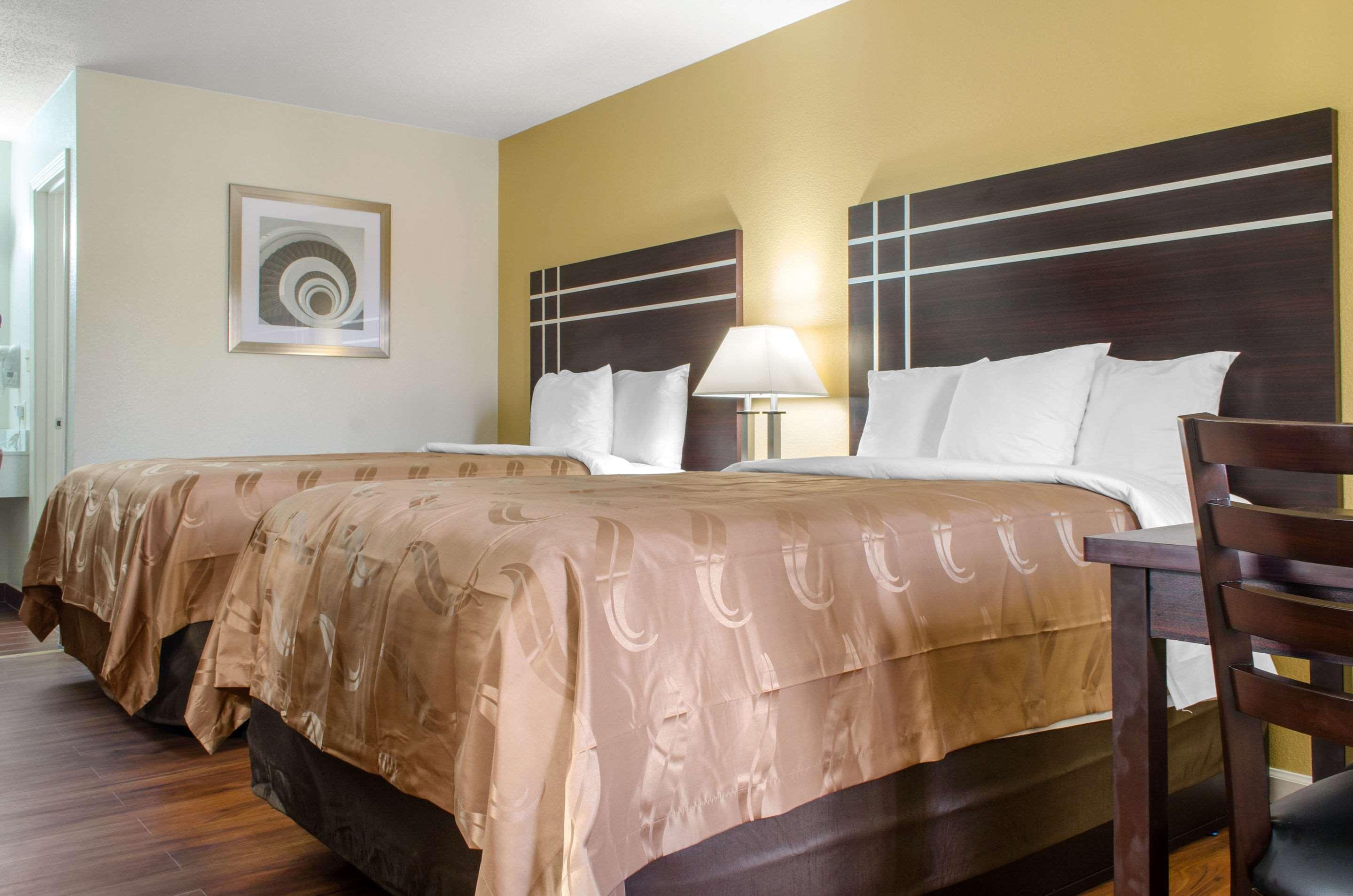Quality Inn McComb Bagian luar foto