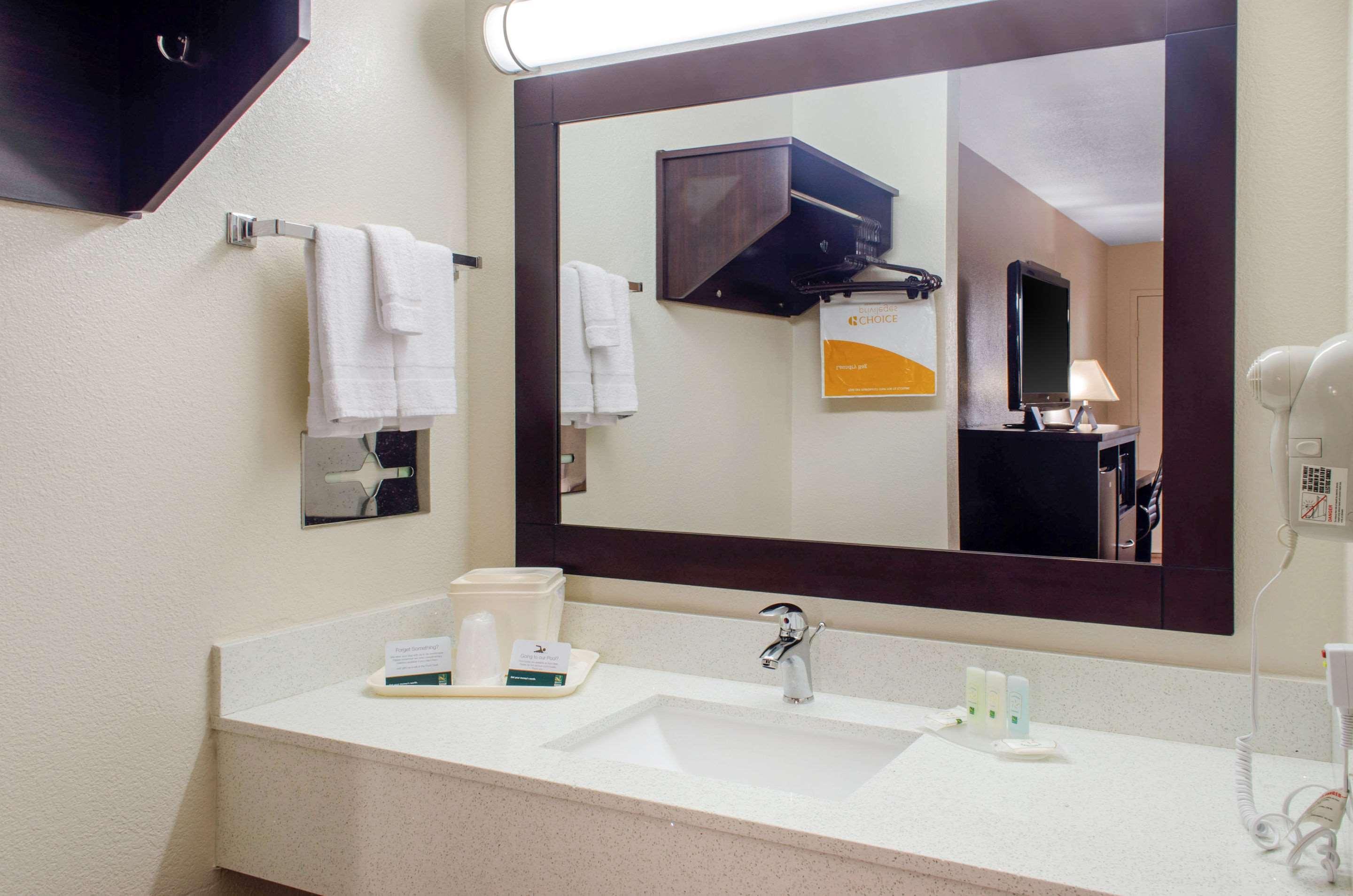 Quality Inn McComb Bagian luar foto