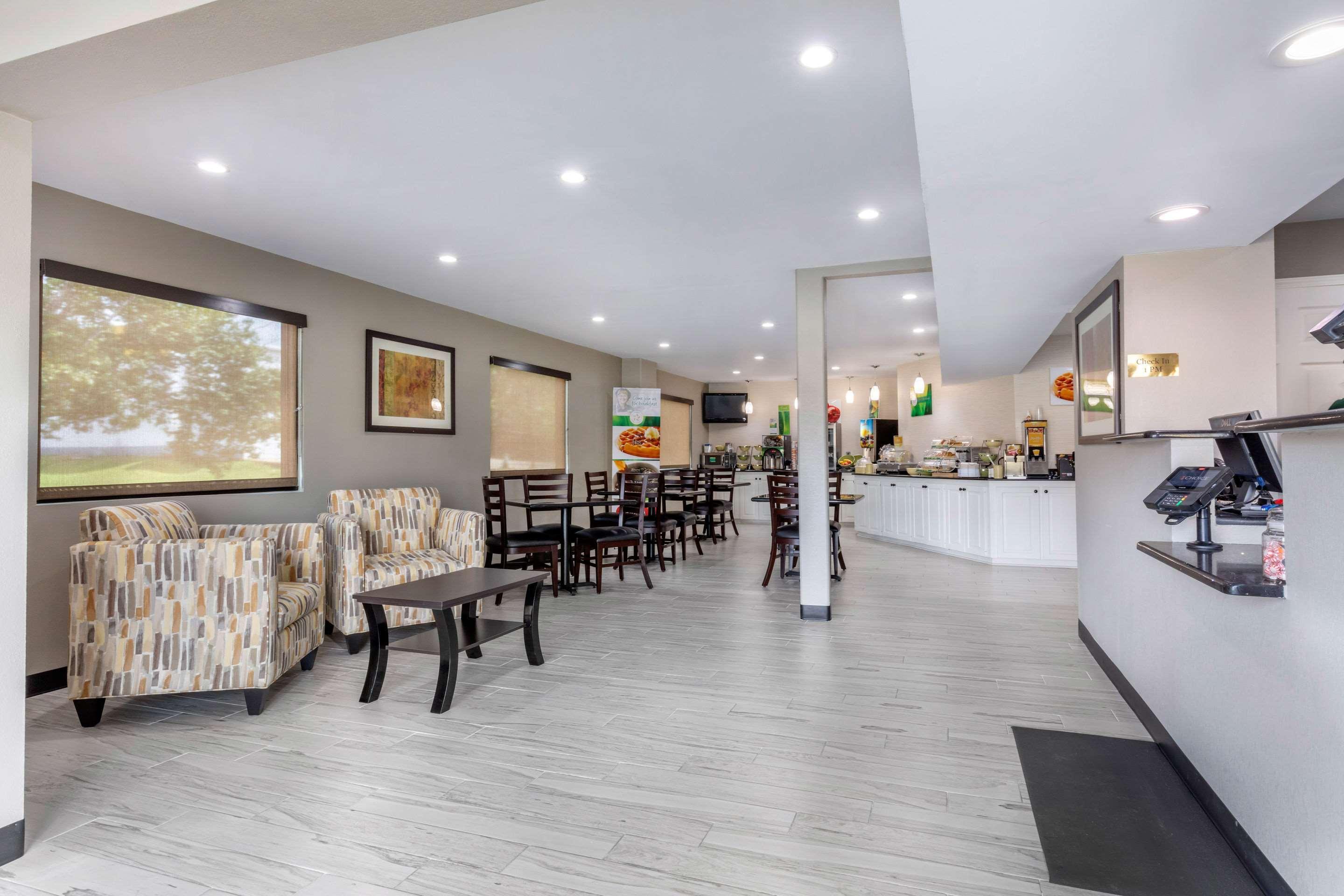Quality Inn McComb Bagian luar foto
