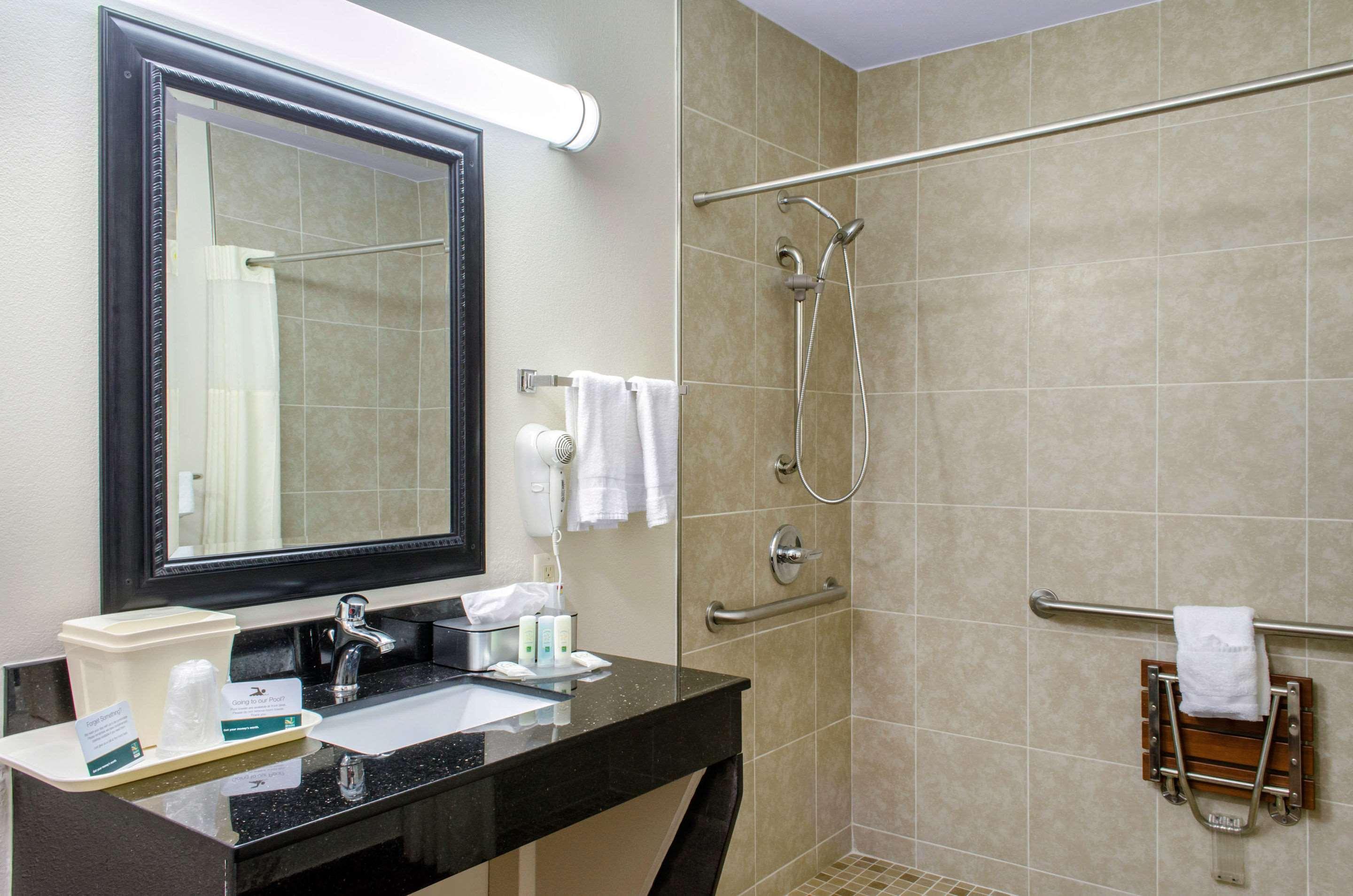 Quality Inn McComb Bagian luar foto