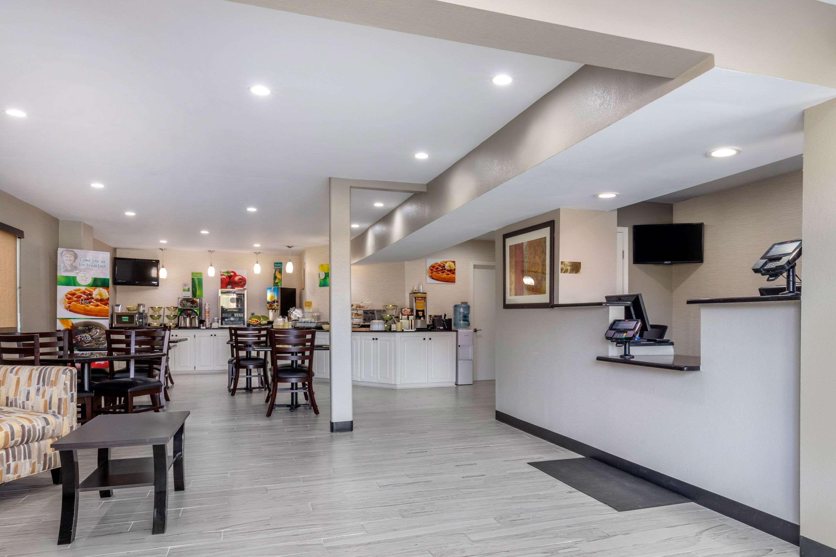 Quality Inn McComb Bagian luar foto