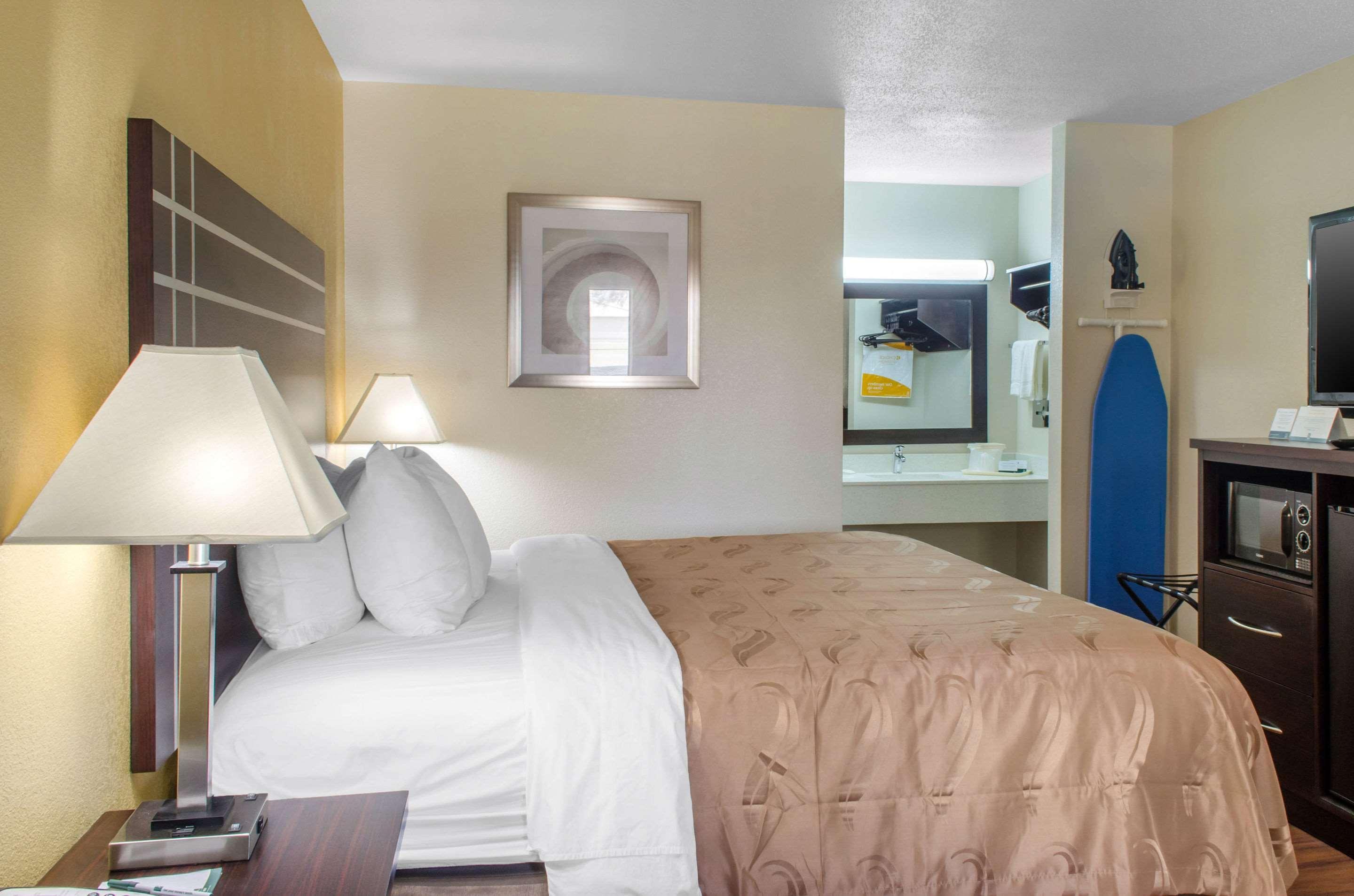 Quality Inn McComb Bagian luar foto
