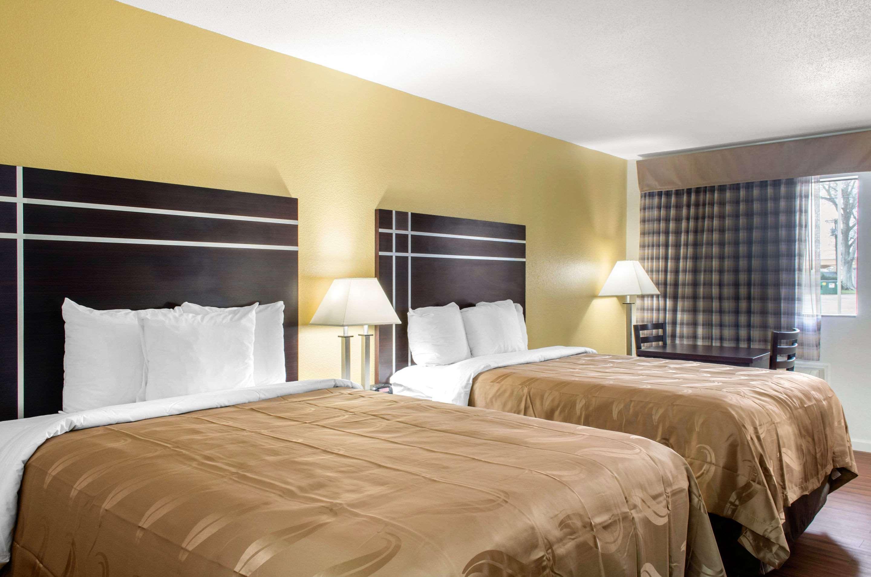 Quality Inn McComb Bagian luar foto