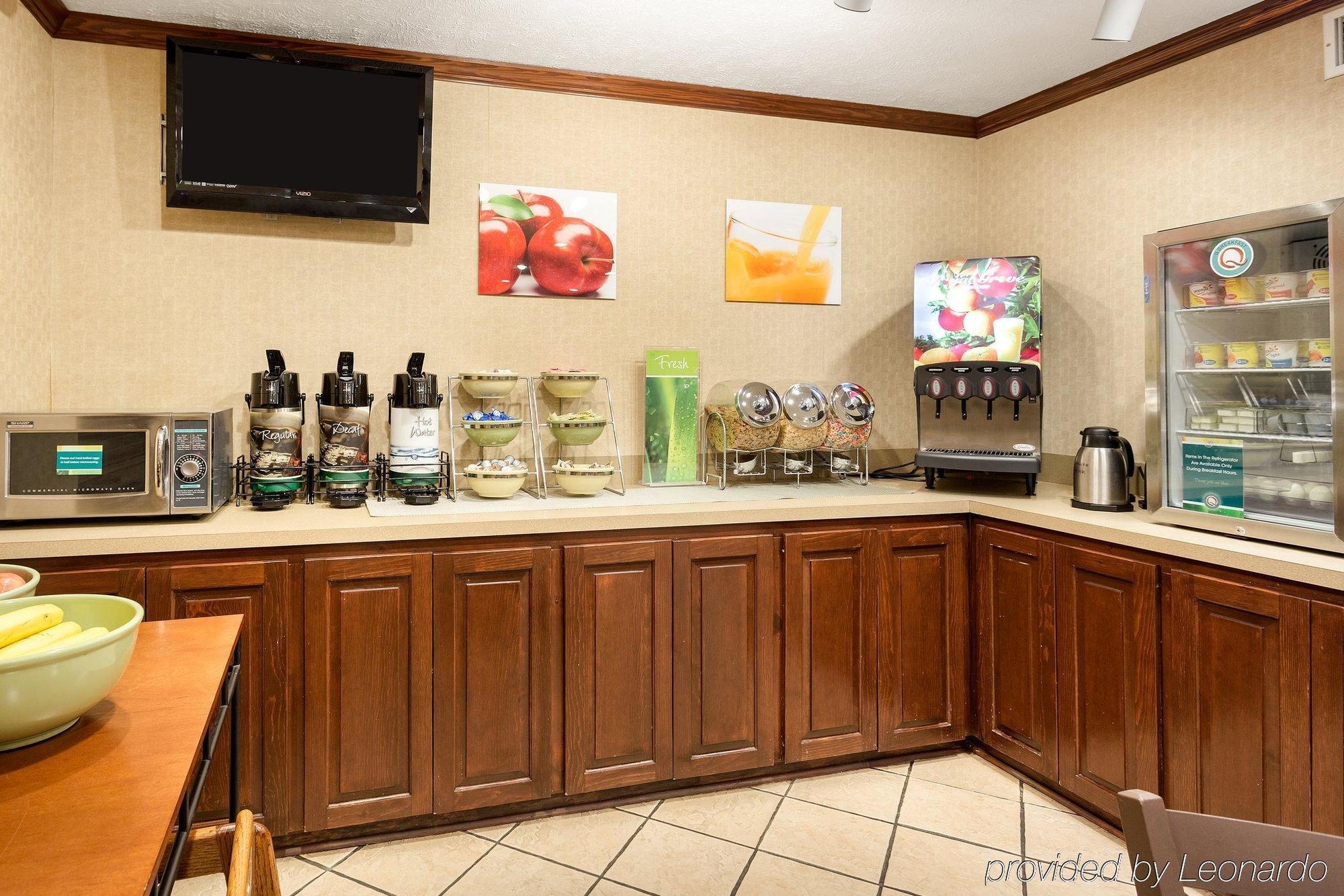 Quality Inn McComb Bagian luar foto