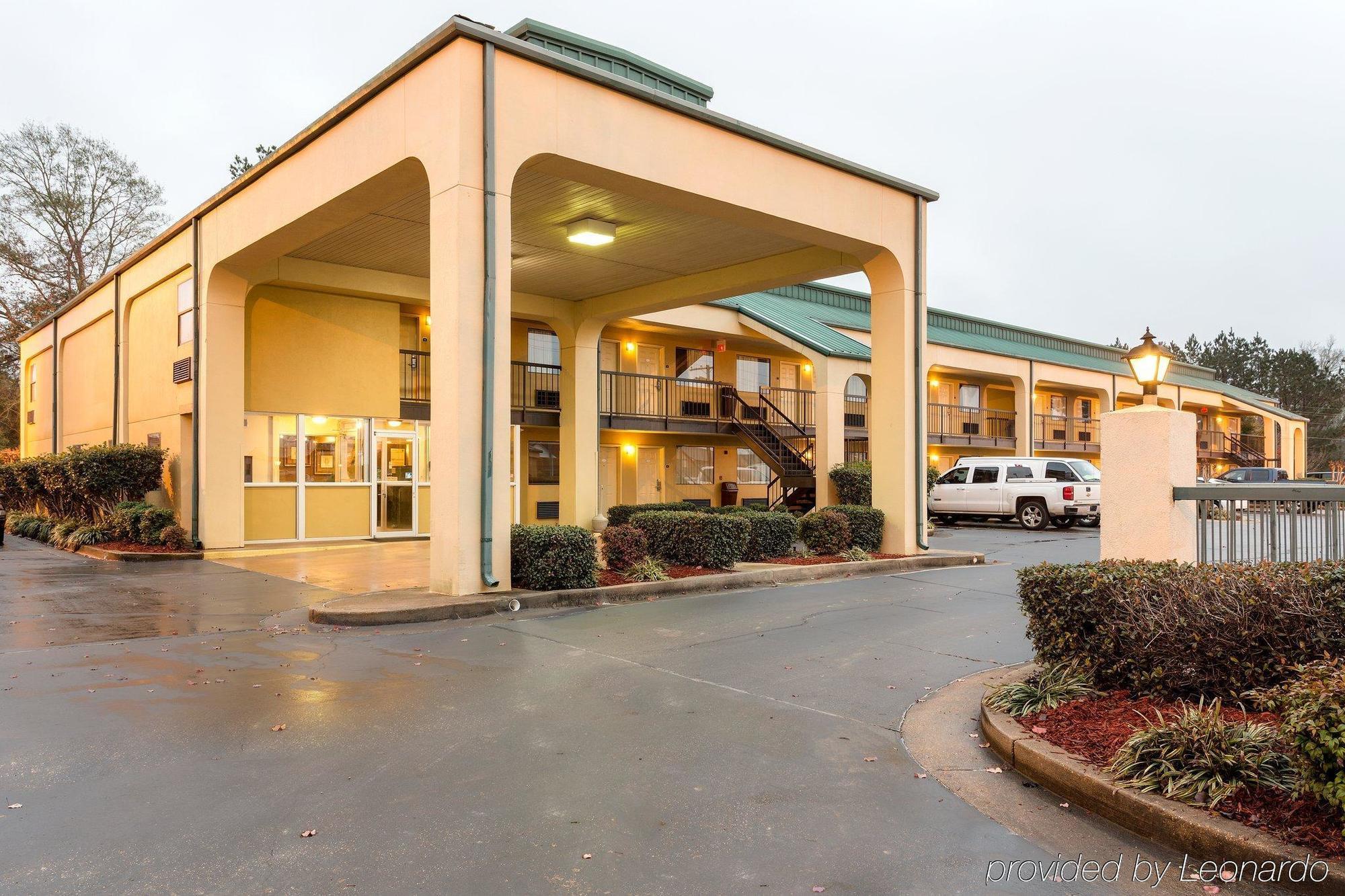 Quality Inn McComb Bagian luar foto