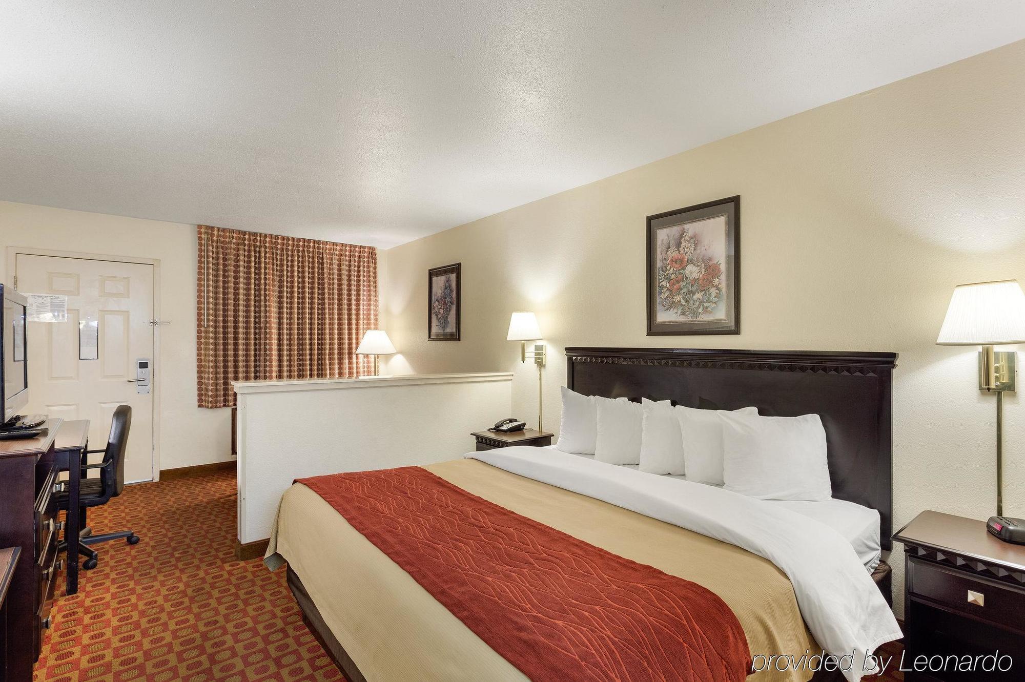Quality Inn McComb Bagian luar foto