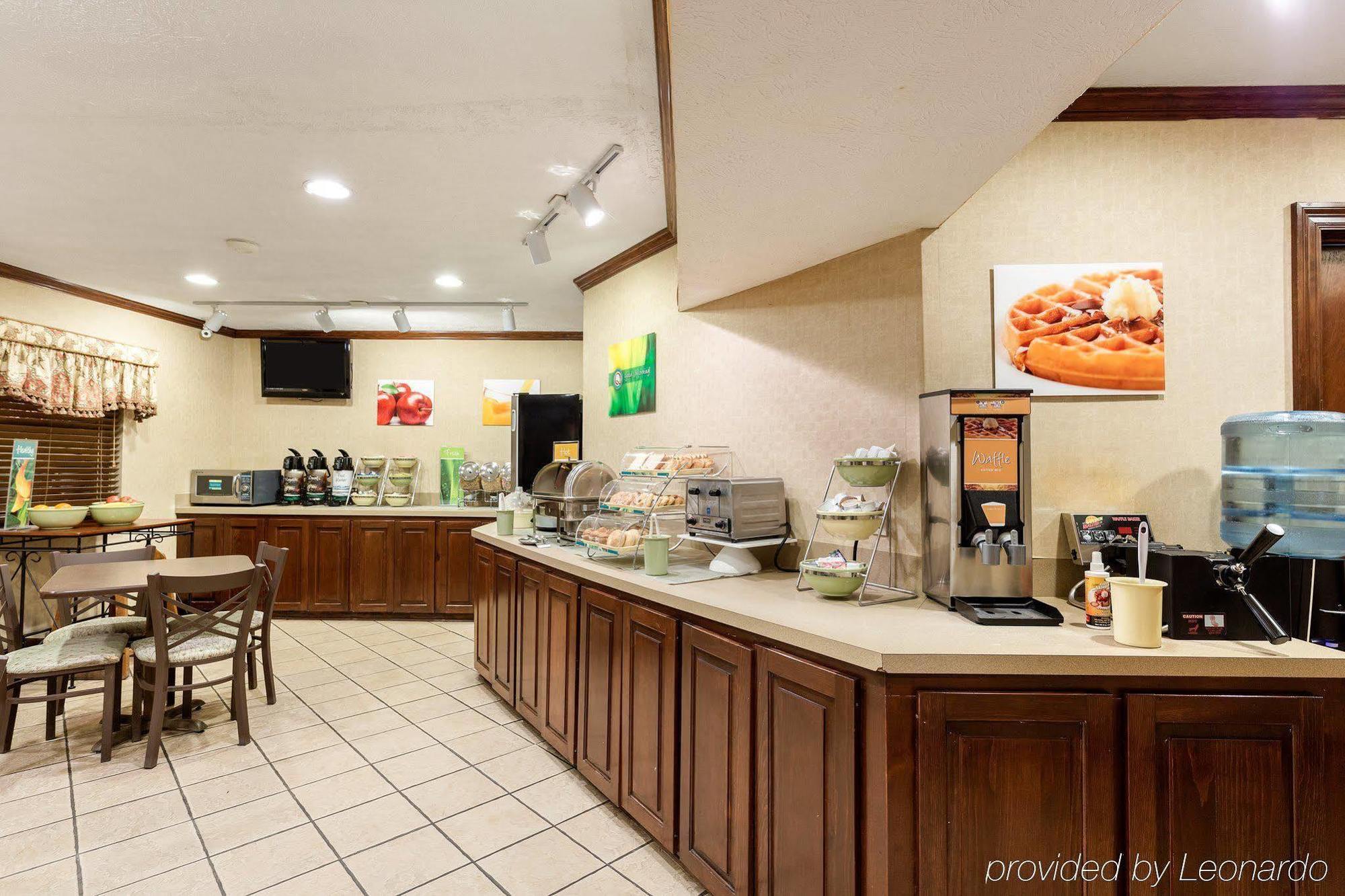 Quality Inn McComb Bagian luar foto