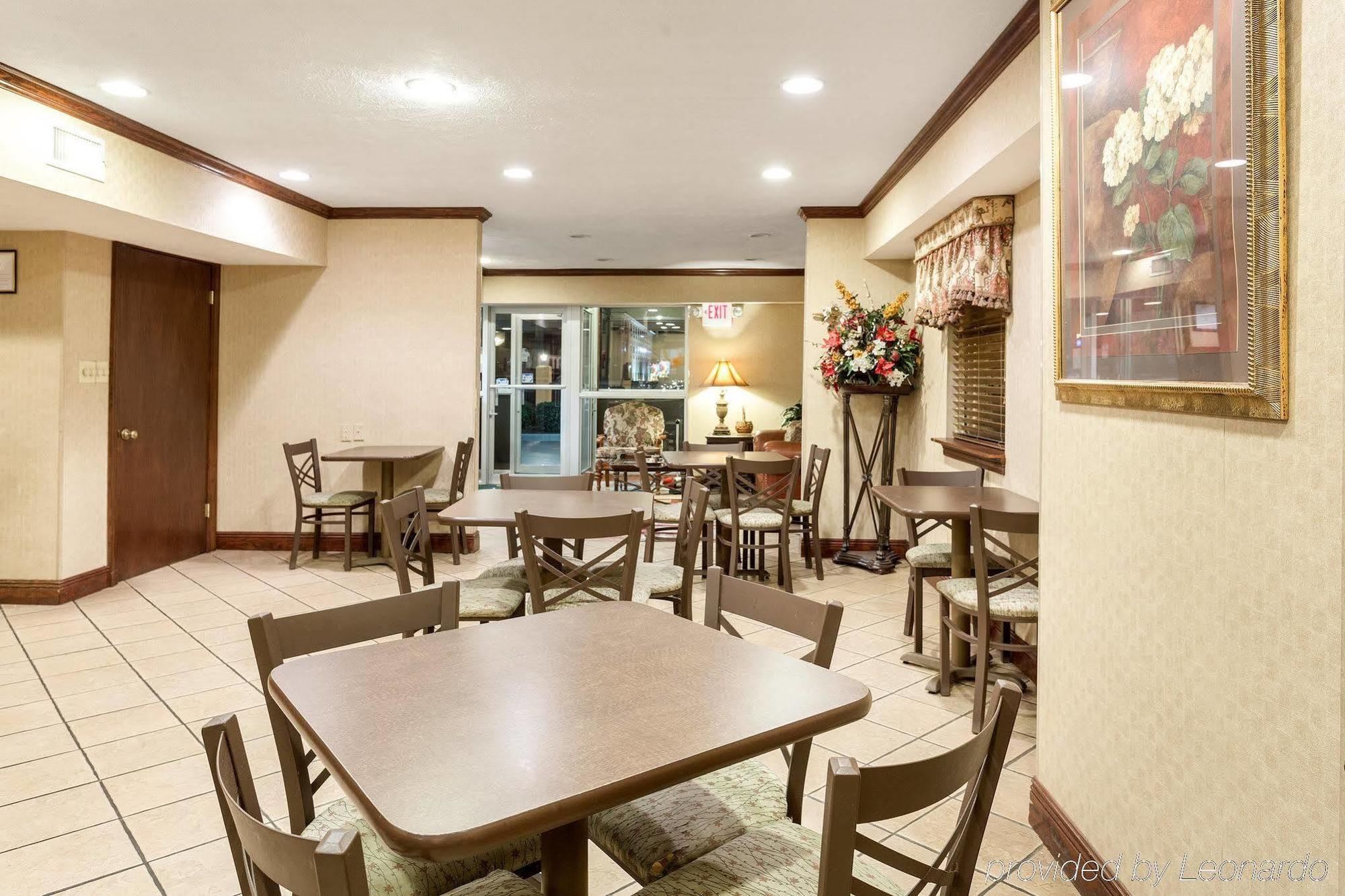 Quality Inn McComb Bagian luar foto