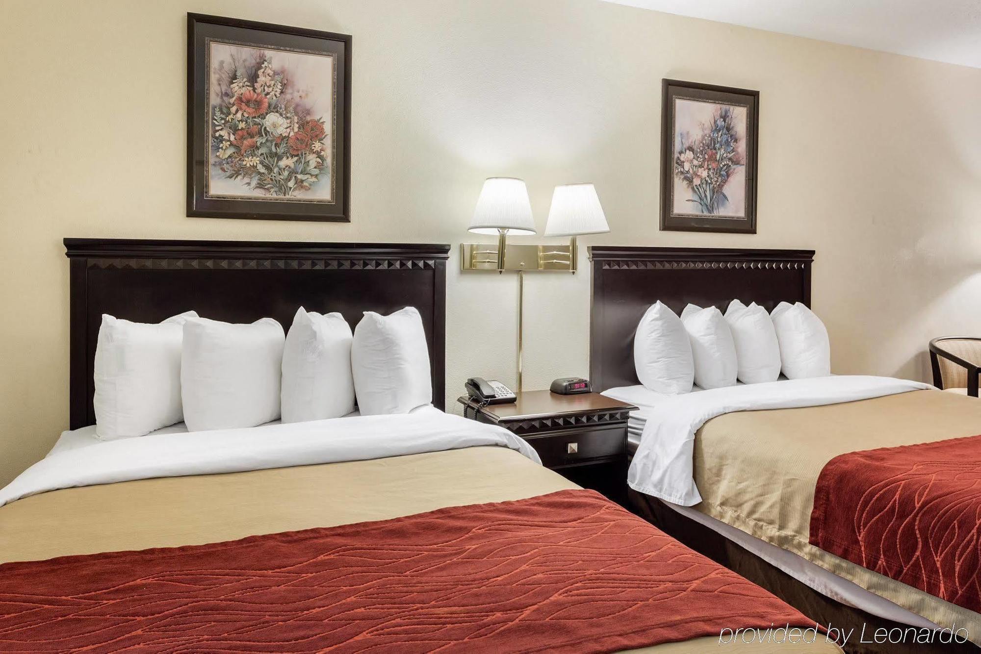 Quality Inn McComb Bagian luar foto