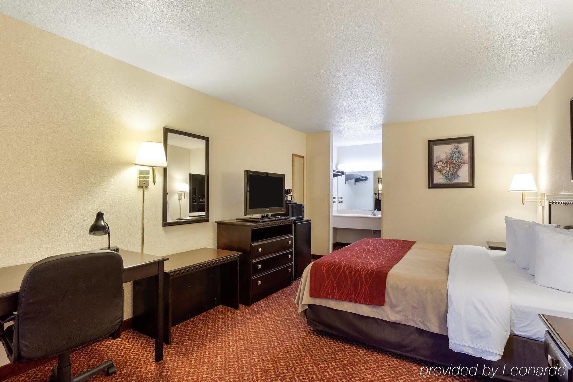 Quality Inn McComb Bagian luar foto